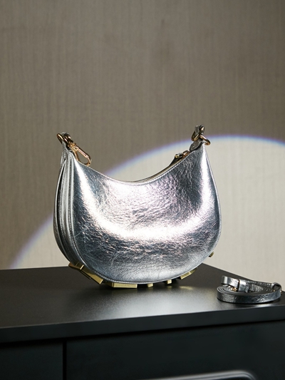 フェンディバッグ側面デザイン